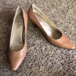 Tan leather Life Stride heel